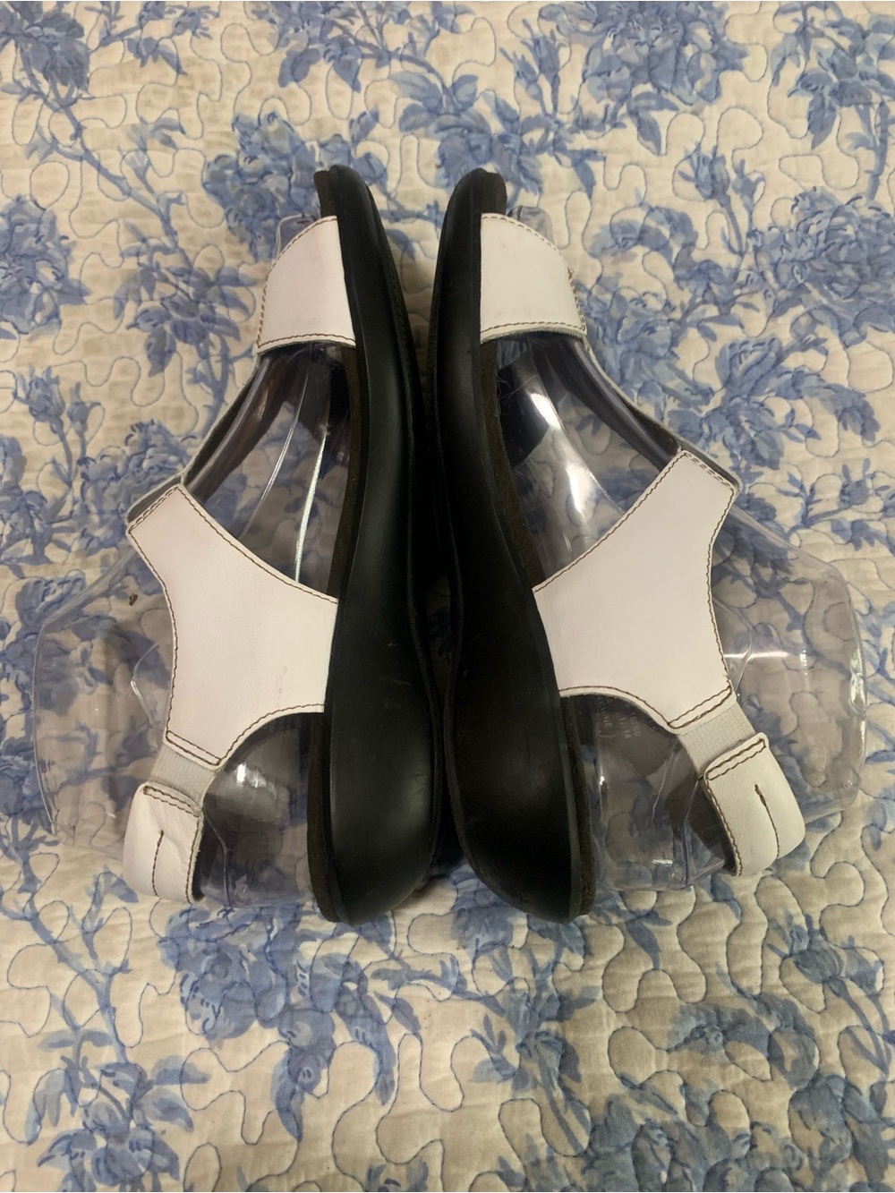 Clarks White Leather Strappy Comfort Sandals - Picture 6 of 9